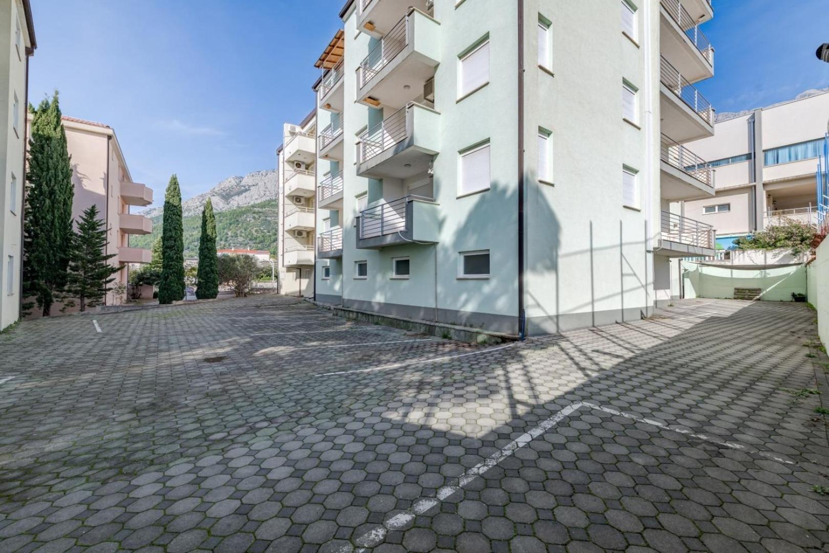 Ruza&Nikolina "1" Apartmani - Baška Voda Exteriör bild