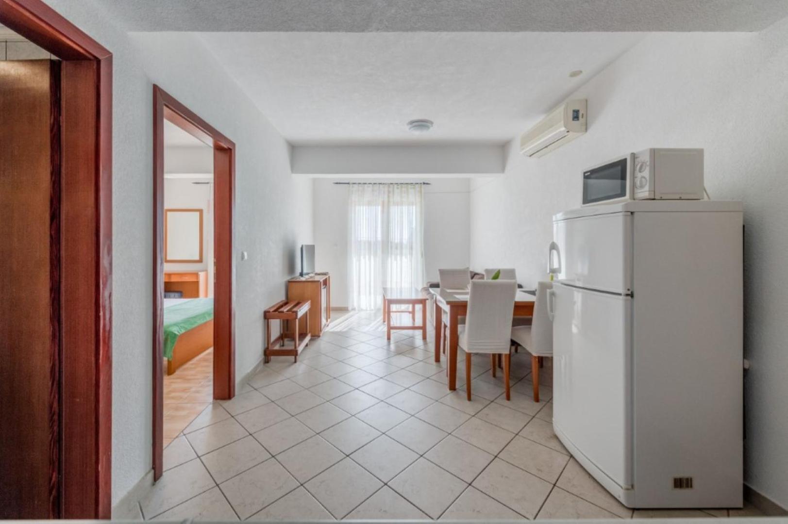 Ruza&Nikolina "1" Apartmani - Baška Voda Exteriör bild