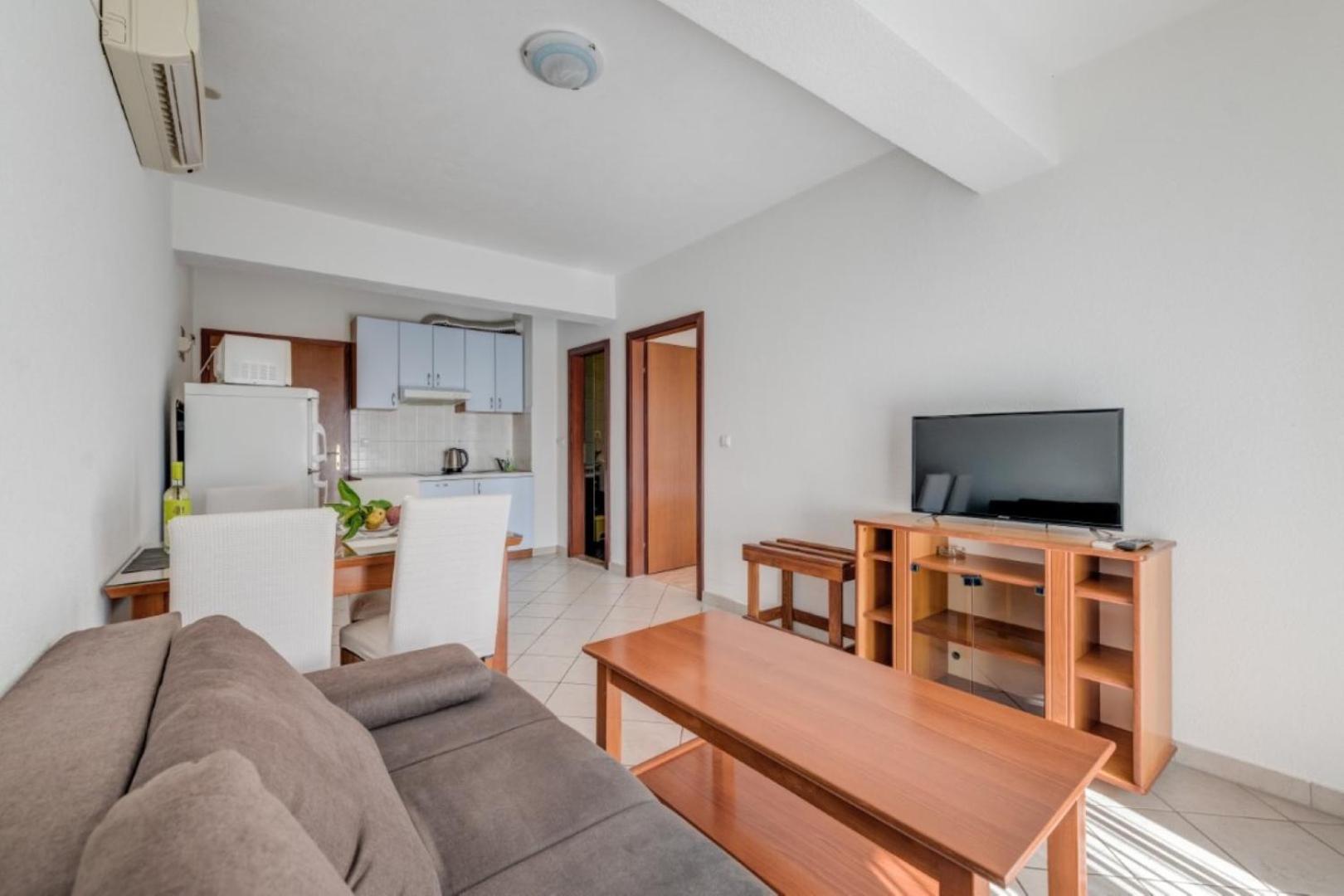 Ruza&Nikolina "1" Apartmani - Baška Voda Exteriör bild