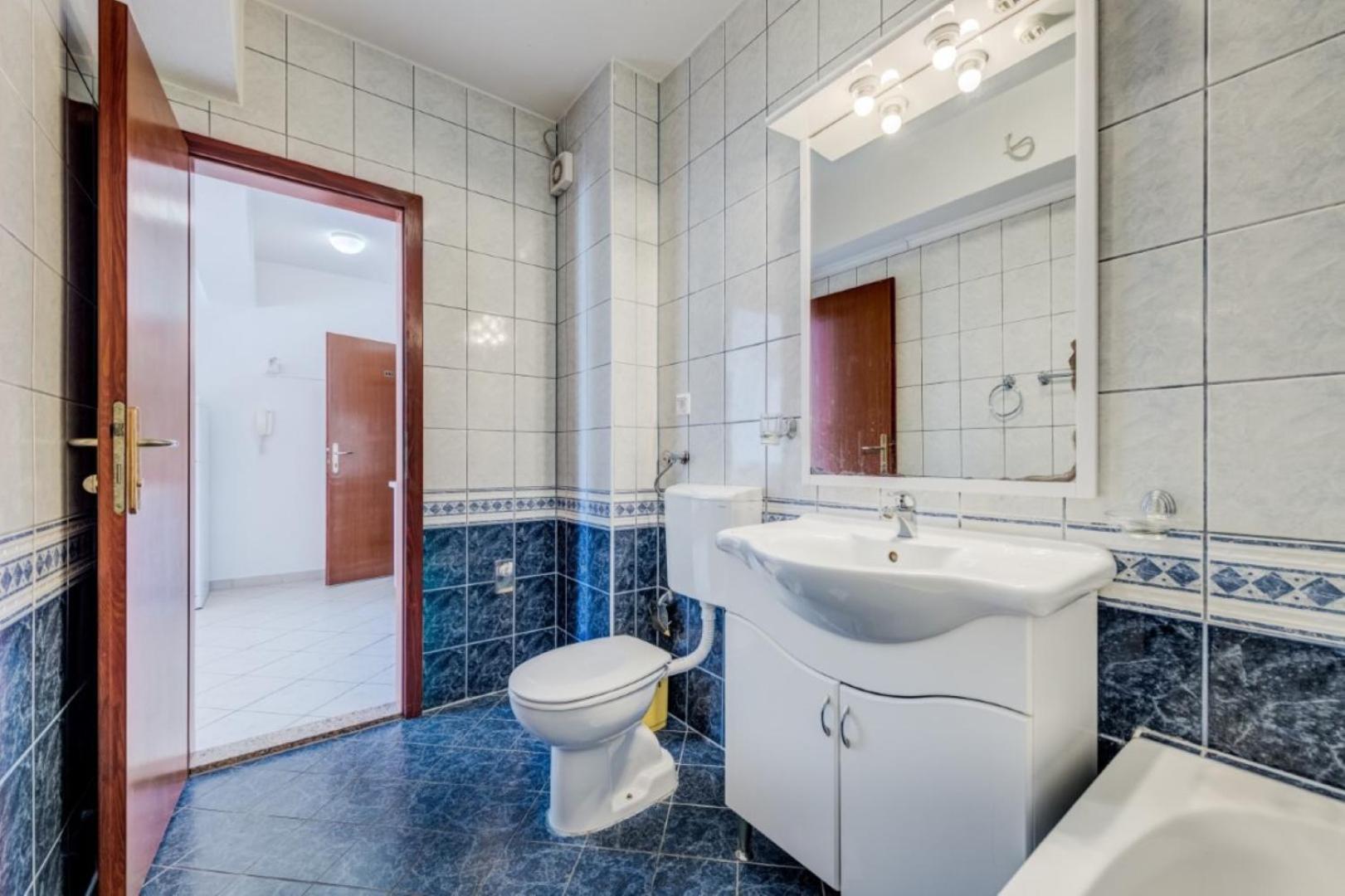 Ruza&Nikolina "1" Apartmani - Baška Voda Exteriör bild