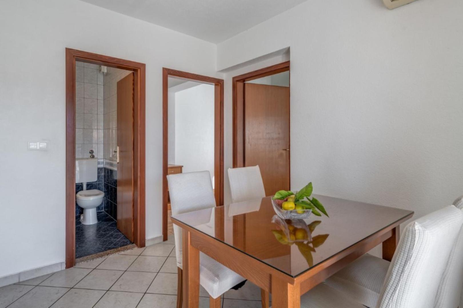 Ruza&Nikolina "1" Apartmani - Baška Voda Exteriör bild
