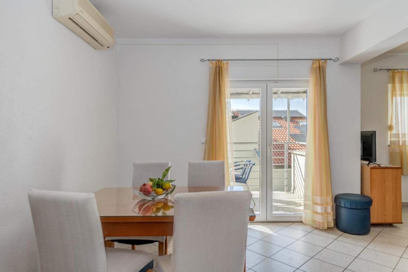 Ruza&Nikolina "1" Apartmani - Baška Voda Exteriör bild