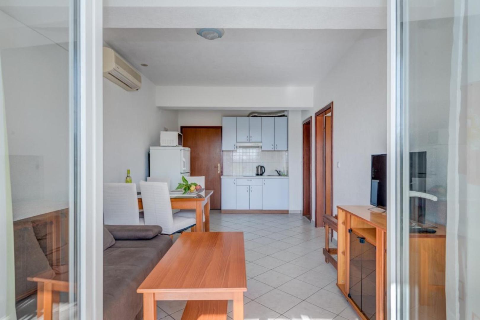 Ruza&Nikolina "1" Apartmani - Baška Voda Exteriör bild