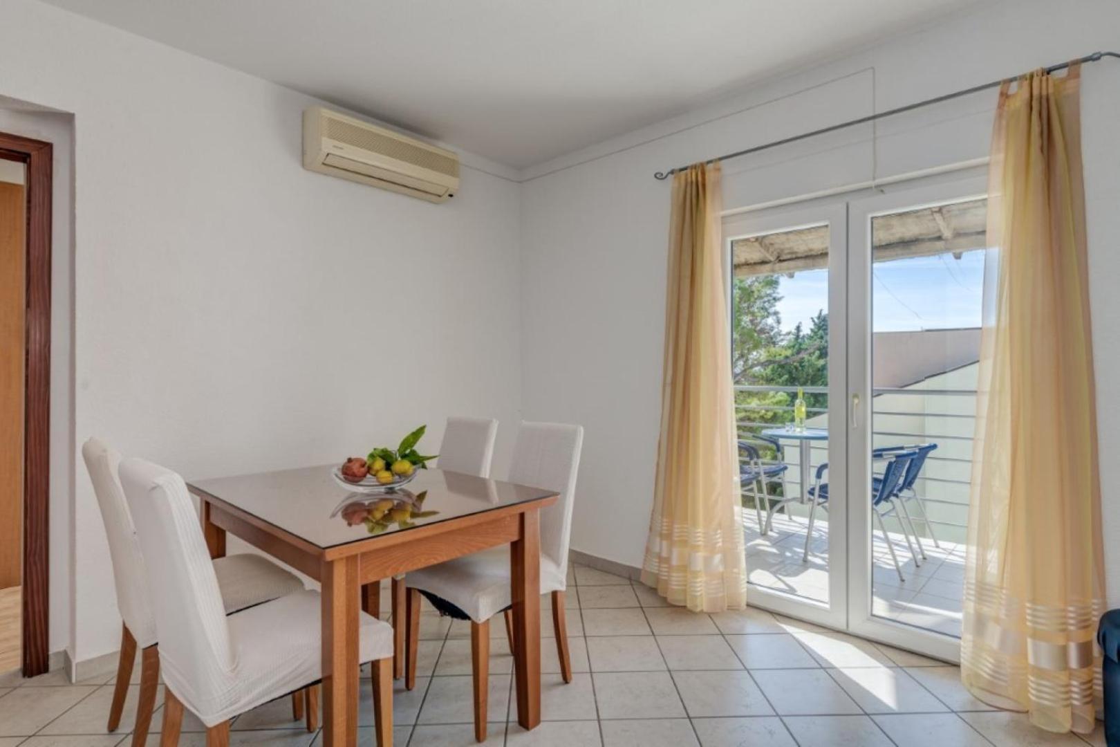 Ruza&Nikolina "1" Apartmani - Baška Voda Exteriör bild