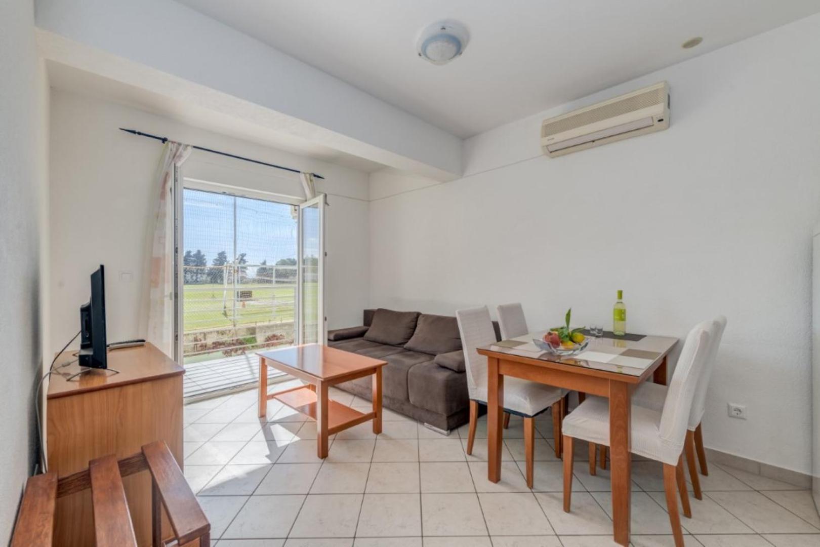 Ruza&Nikolina "1" Apartmani - Baška Voda Exteriör bild