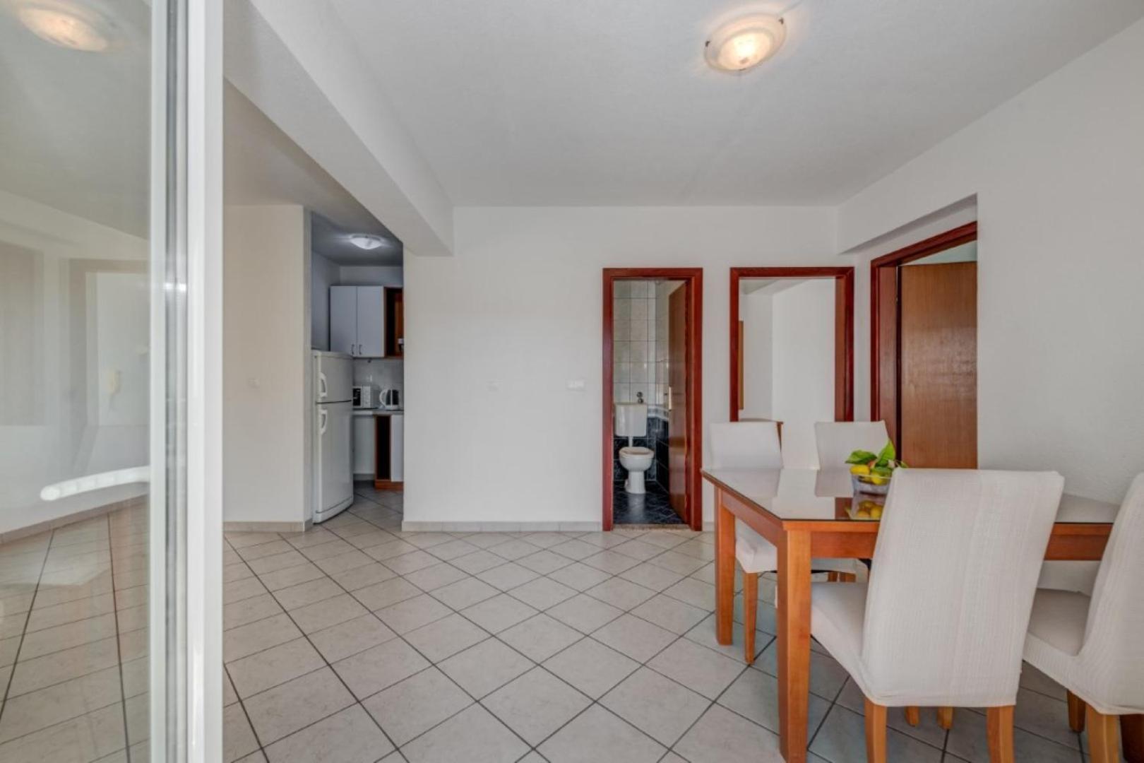 Ruza&Nikolina "1" Apartmani - Baška Voda Exteriör bild