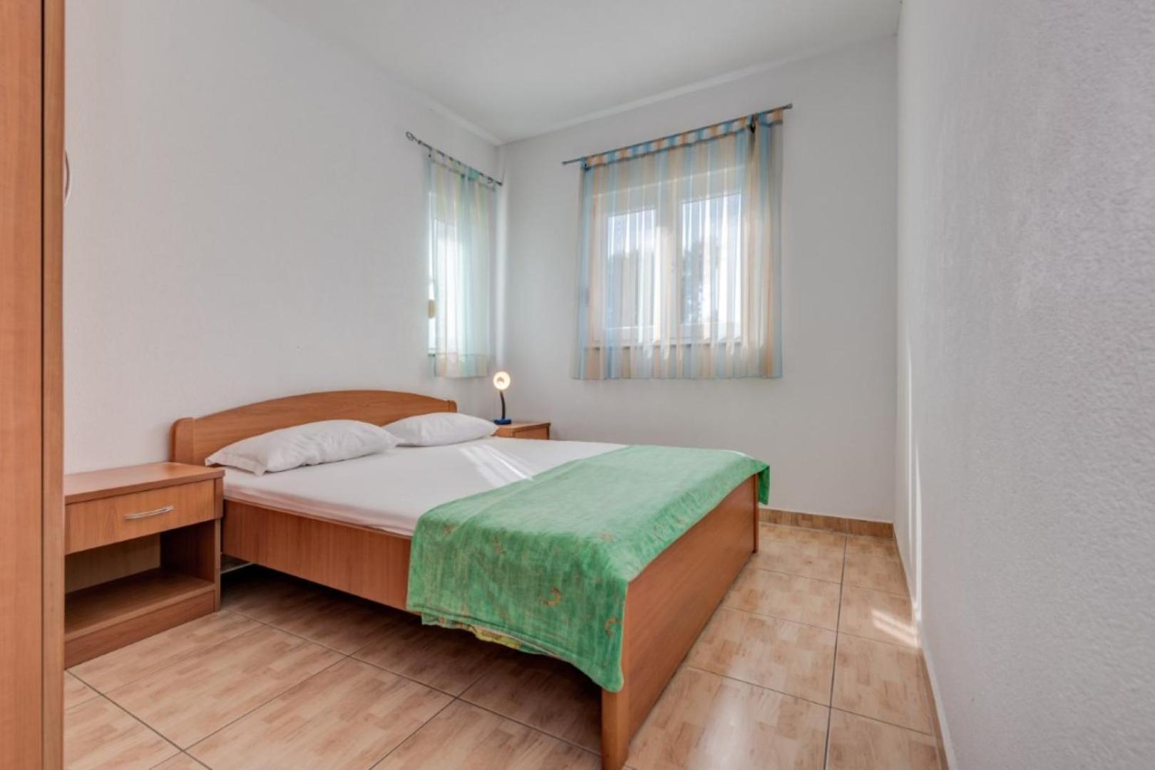 Ruza&Nikolina "1" Apartmani - Baška Voda Exteriör bild
