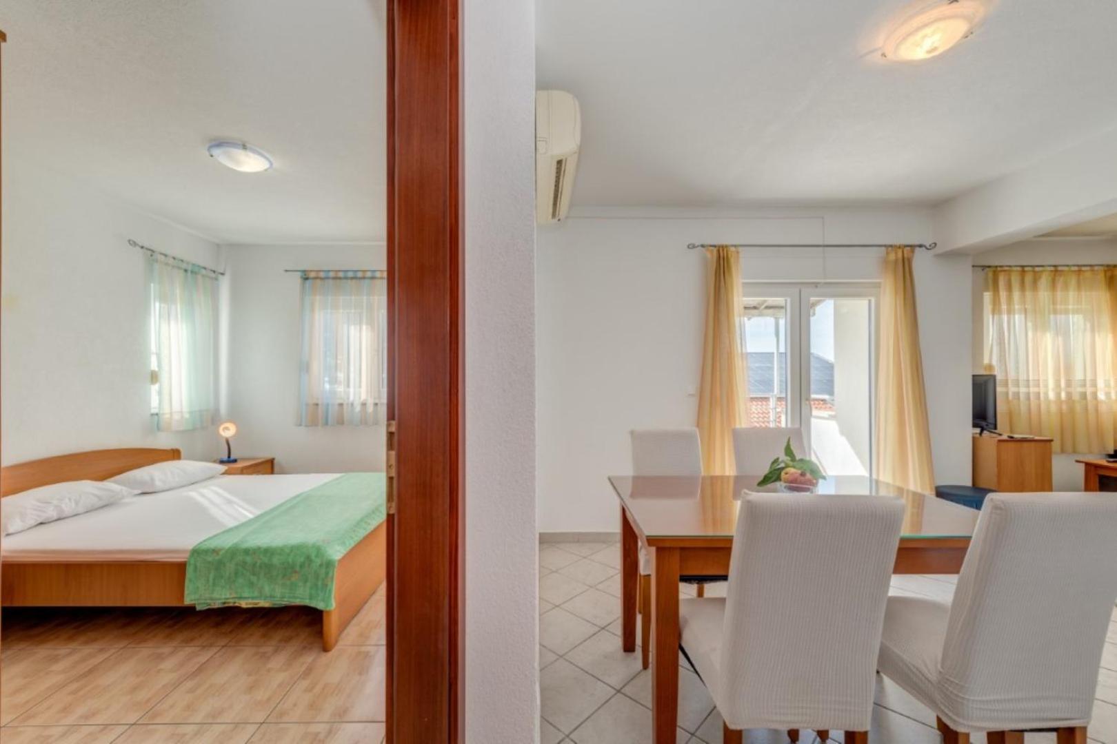 Ruza&Nikolina "1" Apartmani - Baška Voda Exteriör bild