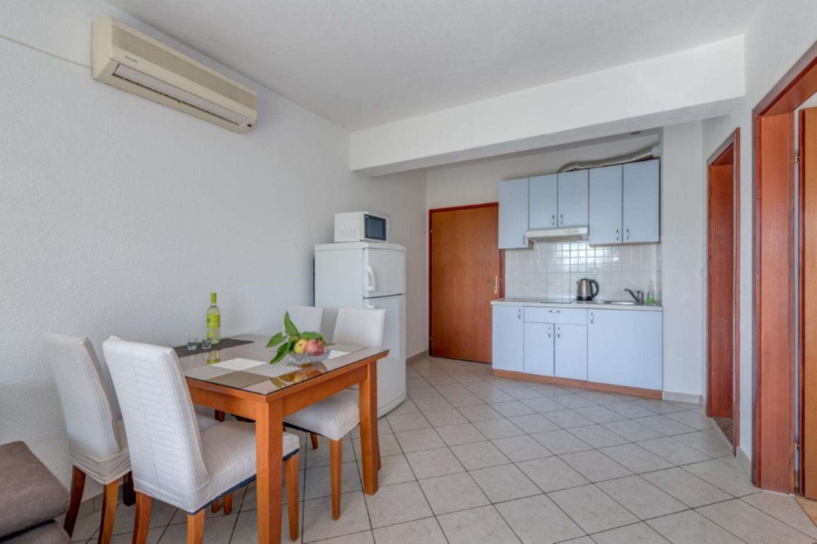 Ruza&Nikolina "1" Apartmani - Baška Voda Exteriör bild